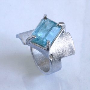 C066